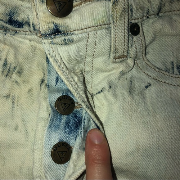 Guess High Waisted Acid Wash Raw Hem Shorts - Picture 4 of 5